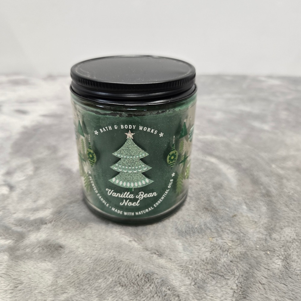 Bath & Body Works Vanilla Bean Noel Scented Candle 7oz Single Wick Green Holiday